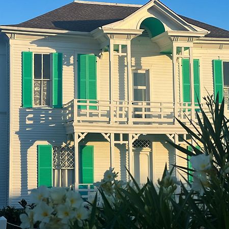Lotus Galveston Hotel Bagian luar foto