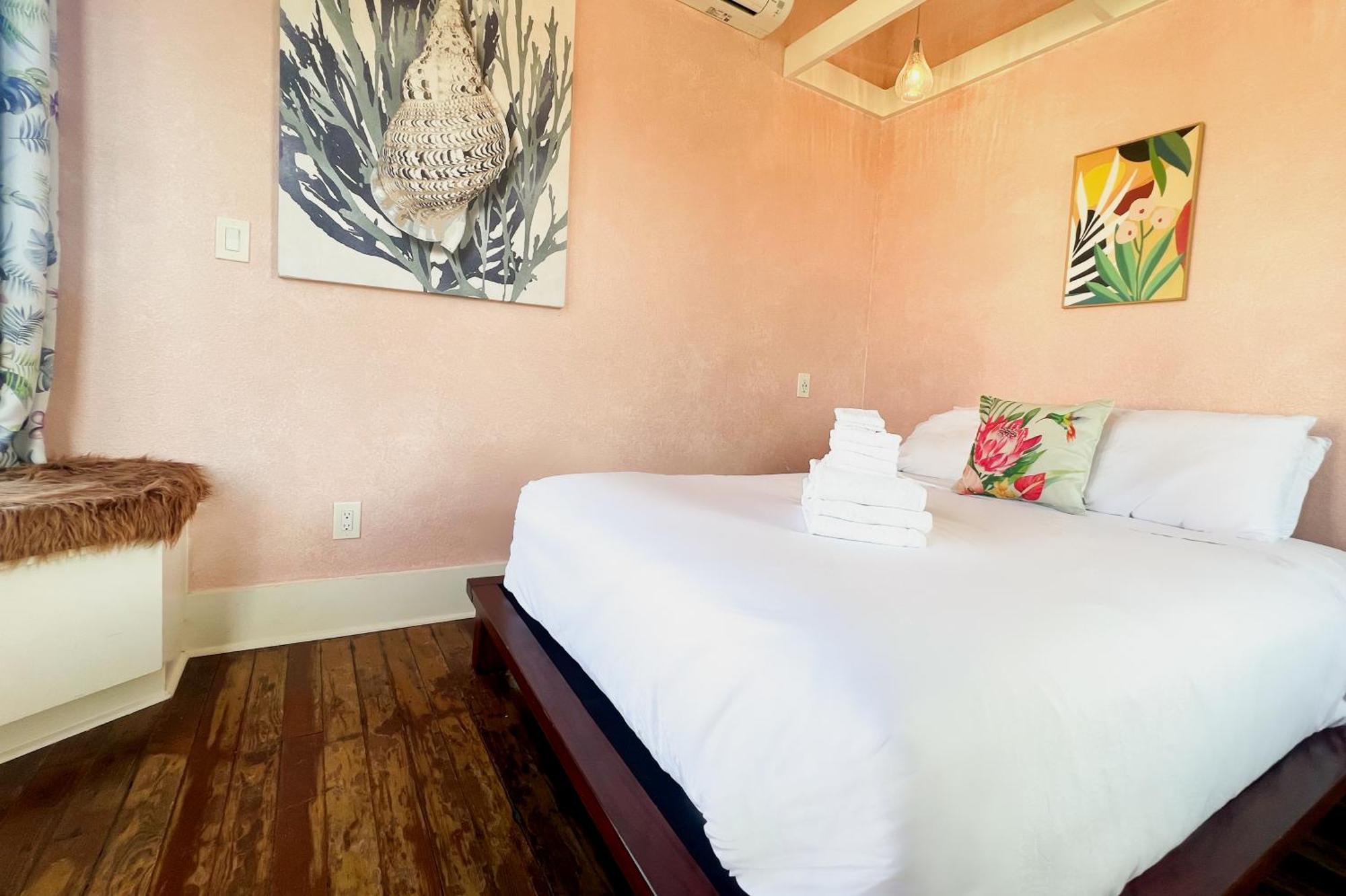 Lotus Galveston Hotel Bagian luar foto