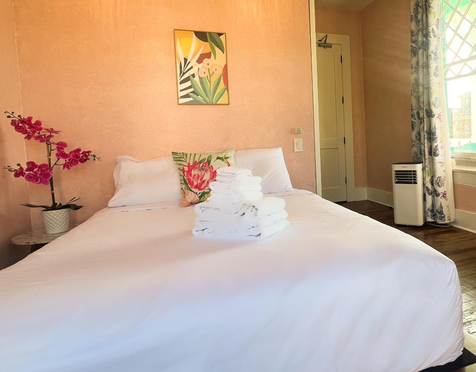 Lotus Galveston Hotel Bagian luar foto