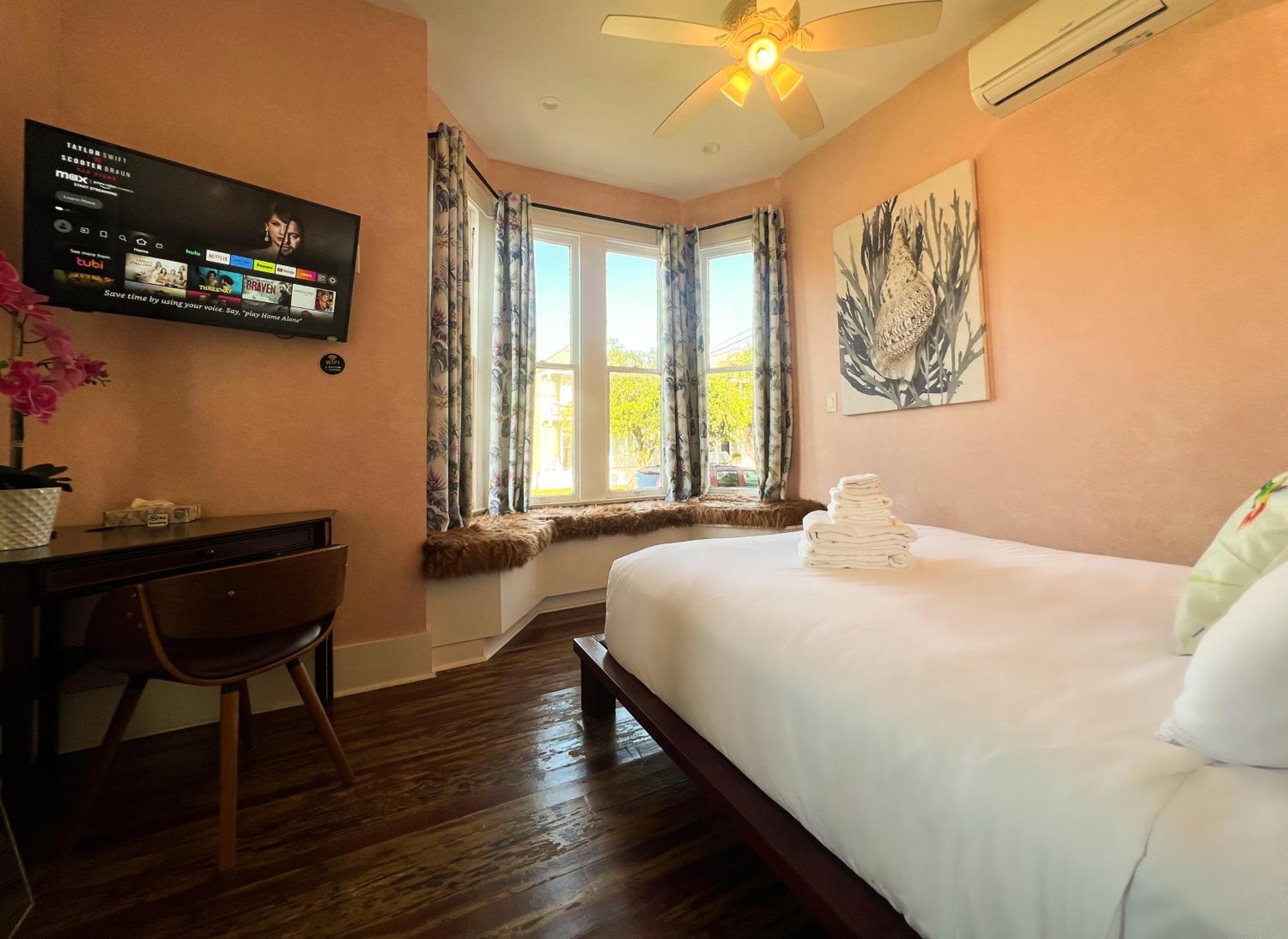 Lotus Galveston Hotel Bagian luar foto