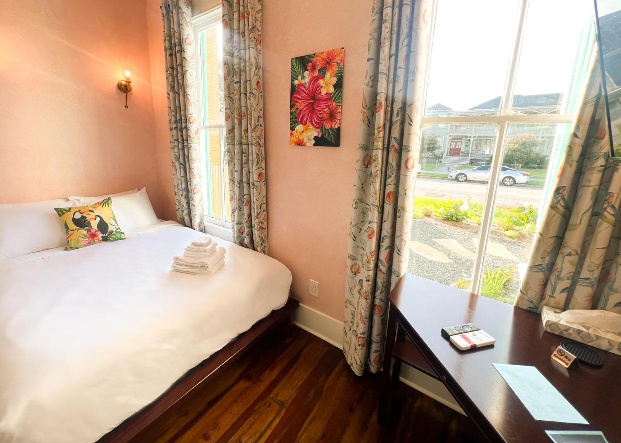 Lotus Galveston Hotel Bagian luar foto
