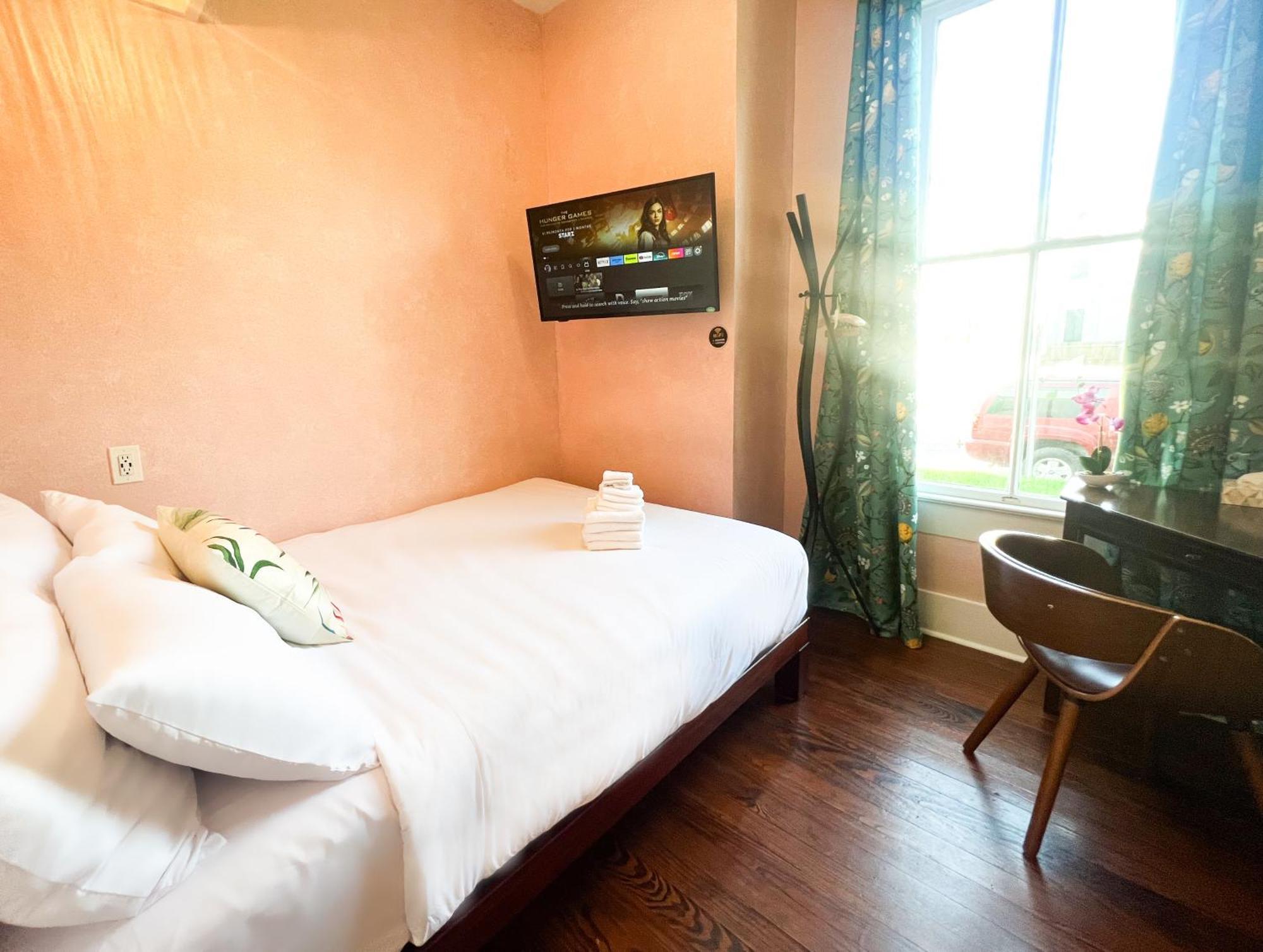 Lotus Galveston Hotel Bagian luar foto